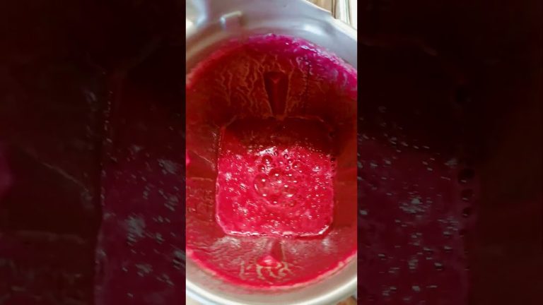 Refreshing Mango-Beet Smoothie  #smoothies #smoothierecipes #healthyrecipes #recipes #eatinghealthy