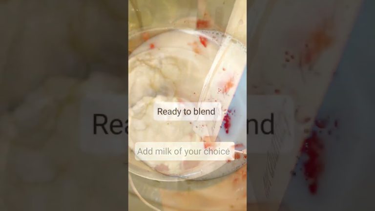 Strawberry Smoothie Recipe in 2min 🍓🍓#shorts #createforindia #foodie #healthy #smoothie