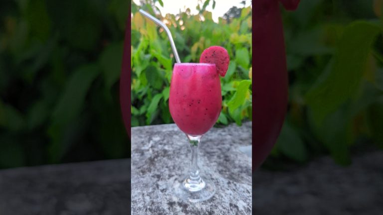 Dragon Fruit Milkshake 🤤 | Make Healthy #shorts #milkshake #dragonfruit