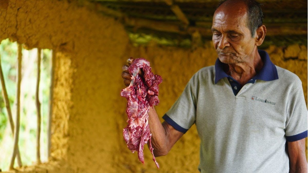 Rainy Day Treat! How to Make Beef Curry 🥩 & Mix It With Cassava 🍠 Mr Gune Village Cooking
