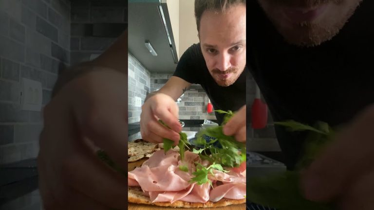 ✨ SCHIACCIATINE MORTADELLA BURRATA e RUCOLA…chi ne vuole una subito?😍💜 #Shorts