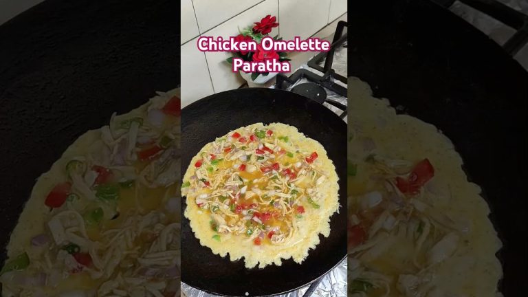 Chicken Cheesy Omelette Paratha Recipe | Trending Omelette Recipe | #trendingshorts #eggburger