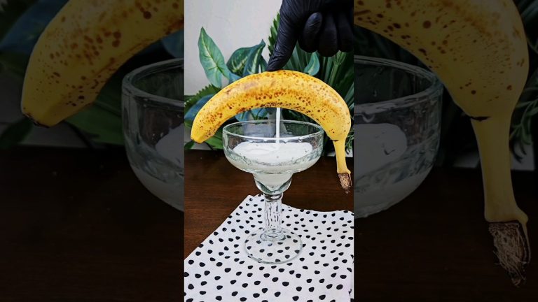 One BANANA 🍌 and Seeds – The Magic Blend Your Body Needs. #shorts #smoothie #banana