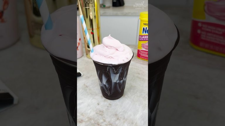 Cracked strawberry milkshake ￼#chocolate #strawberry #cocktail