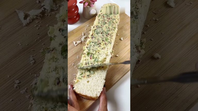 Extra Cheesy Garlic Bread Recipe for True Cheese Lovers🧀😍 #shorts #cheese