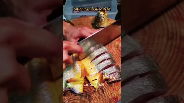 Sichuan boiled fish recipe🫕🌶️🥬#viralvideo#shorts#food