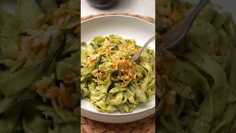 Zucchini-Pasta mit knusprigem Halloumi 🥒🍝 #EinfachTasty#ZucchiniPasta#Halloumi#LowCarb#Vegetarisch