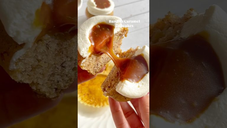 🧁🍌Recipe in comments⬇️#banana #cupcakes #saltedcaramel