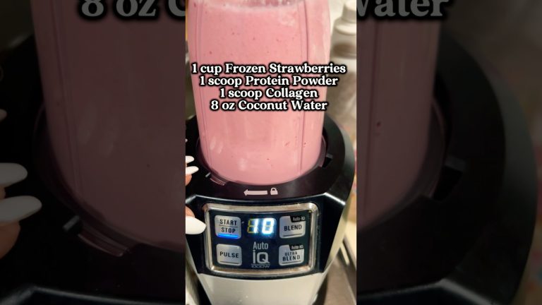 Strawberry Protein Smoothie//24g of Protein