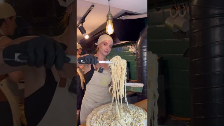 İzmir'de Chefigata Pasta'dan PERMASAN TEKERİNDE TAZE MAKARNA 💯👌 #reklam