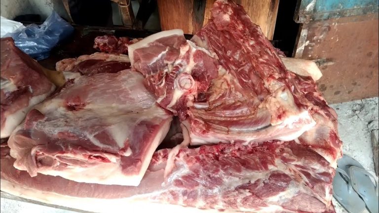 Suar ka meat kaise banta hai muli main || pork and radish recipe || suar ka meet radish recipe