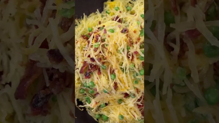 Spaghetti Squash Carbonara 🤯Literally you wont even miss the real pasta because its THAT GOOD.