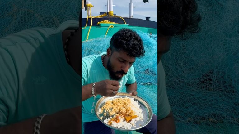 இறால் சாம்பார் 😋வைத்து அருமையான ஒரு சாப்பாடு கடல் மேல சாப்பிட போறோம். #thenkadalmeenavan #fishing