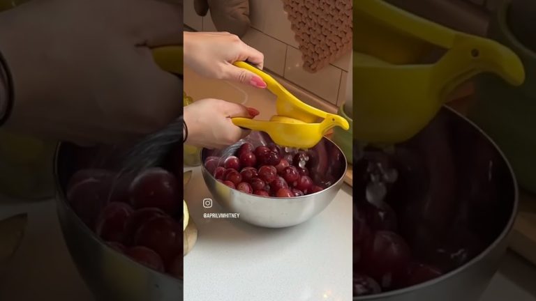 healthy frozen treat recipe for short girlies ⤵️ #healthysnacks #easyrecipes #fatloss