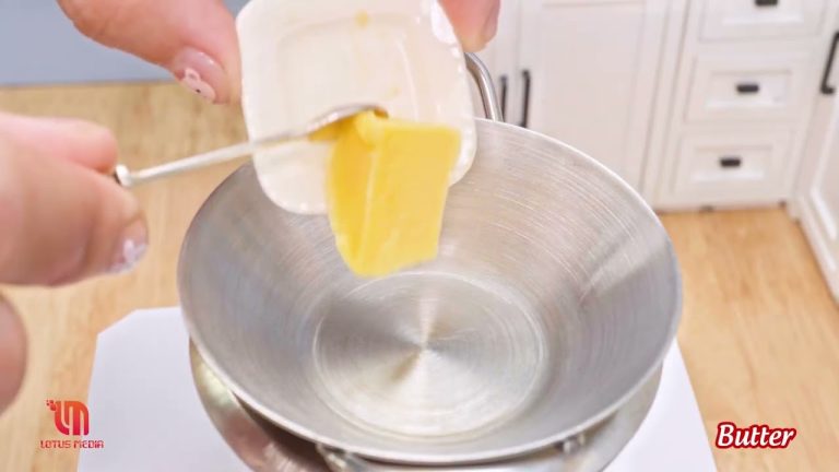 Best of SeaFood Recipes 🔥 How to Cook Delicious Miniature Fried Snails with Garlic Butter 🐌🧄🍽️