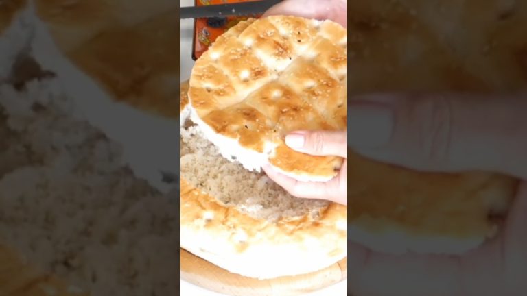 TURKIS BREAD FILLED WITH MEAT⁉️#turkishbread #recipe #turkishflatbread #turkishstyle#deliciousbread
