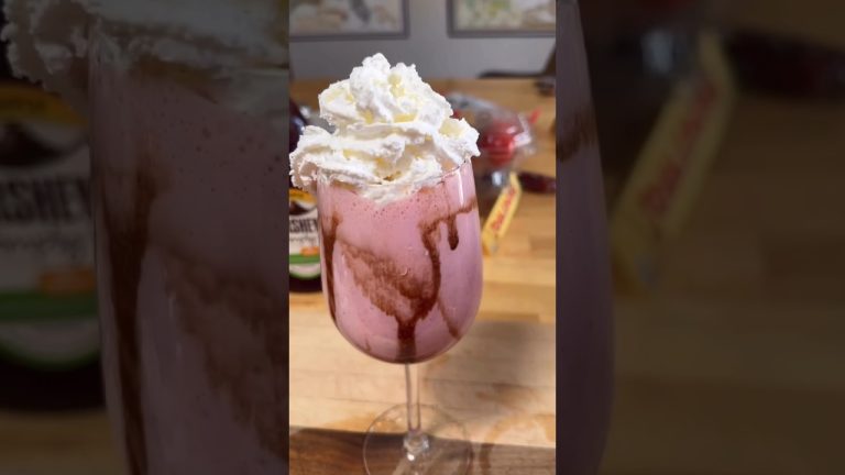 Strawberry Milk Shake Recipe | Refreshing Strawberry Milk Shake at home  #shorts #trending