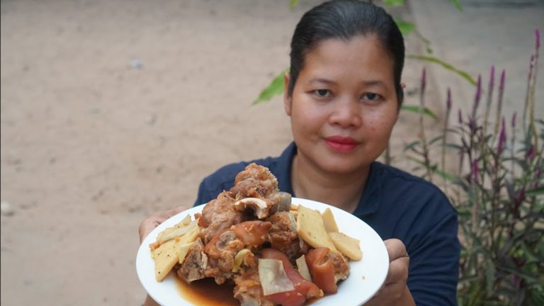 Cooking pork with bamboo shoot  recipe –  DAVANN COOKING