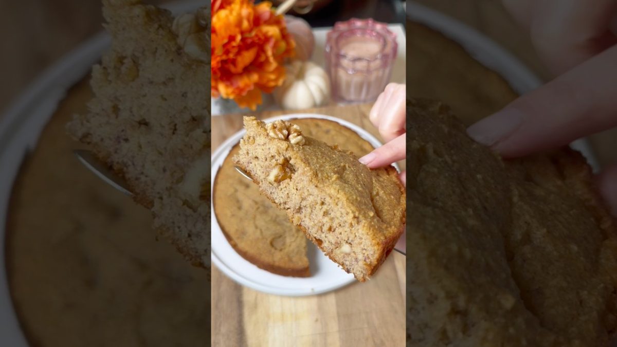 Guilt Free Cake for Breakfast? Yes please 🙏🏻 #youtubeshorts #recipe #breakfastcake #datecake