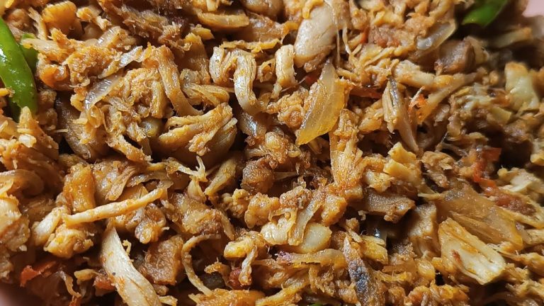 Easy and fast chicken recipe ভিন্ন স্বাদে মুরগীর ঝুরা রান্না।