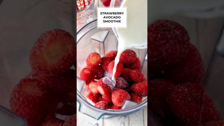 How To Make BREAKFAST Smoothies | Strawberry AVOCADO Smoothie#short