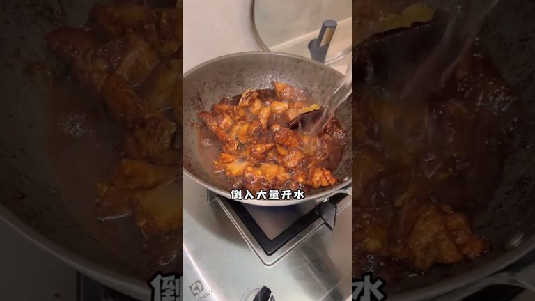 火爆全網的小豬蓋被，麵餅沾上湯汁，大口吃過癮#情侶#美食