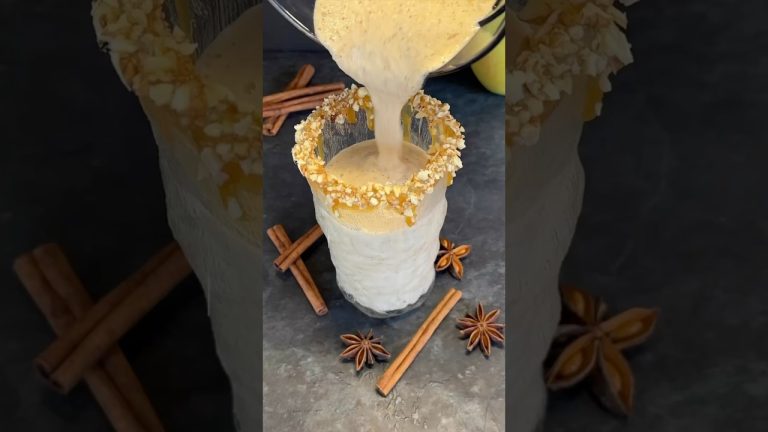 I can’t stop making this 3 Ingredient Fall Apple #smoothie #snackidea #easyrecipe #healthydrink