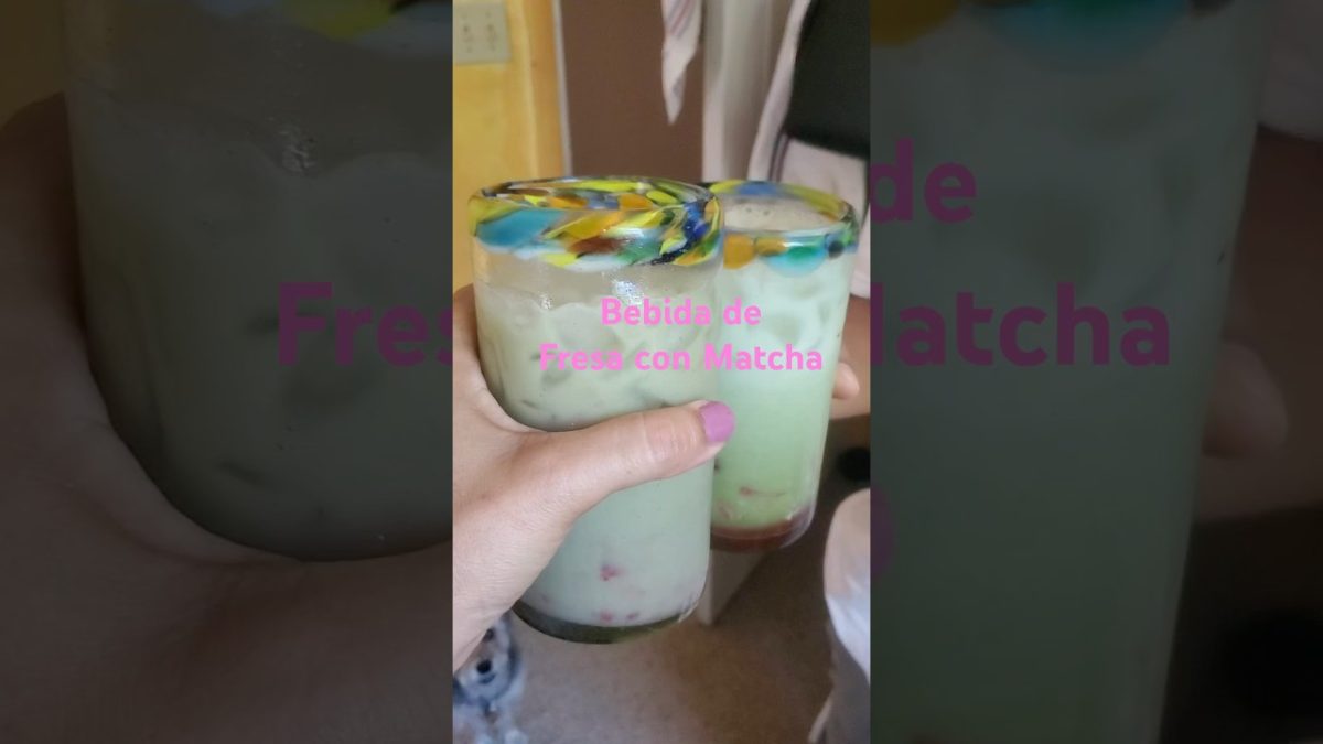 Bebida de Fresas con Té Matcha #youtubeshorts#matcha#fresa