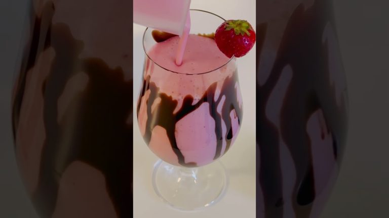 Strawberry Milkshake #milkshake#shorts#shortsfeed#viralshorts#food#strawberry#trending#youtubeshorts