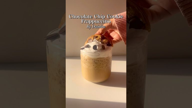 Making Chocolate Chip Cookies Frappuccino🤎 #shorts #homecafe #coffee #recipe