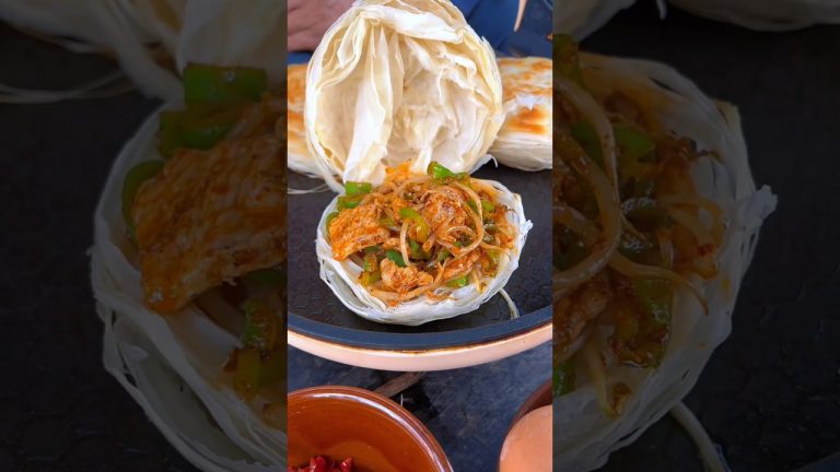 Chinese burger Stir-fried pork with mung bean sprouts