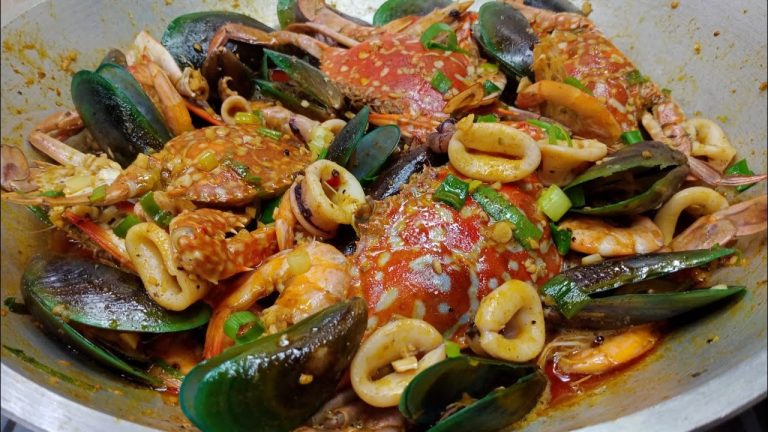 SIMPLE INGREDIENTS LANG PERO LEVEL UP ANG SARAP! SUPER EASY CAJUN SEAFOOD RECIPE!