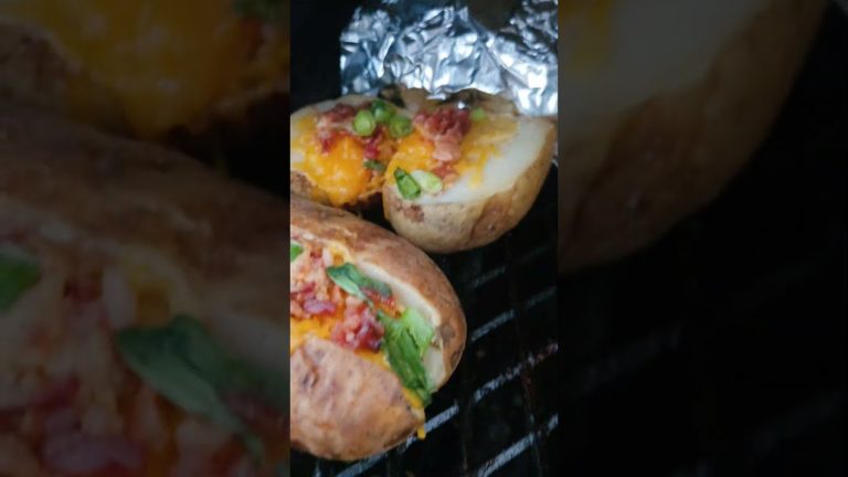 Wings and Potatoes on the Chargriller Grand Champ | #wings #viralvideo #bbq