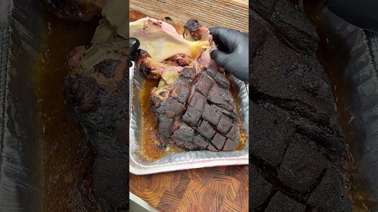 Who loves pulled pork? 🙋‍♂️ #food #foodvideo #bbq #asmr #foodasmr #smokedmeat #pork #lowandslow