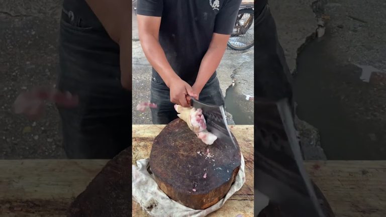 How does a butcher cut a buffalo leg #shorts