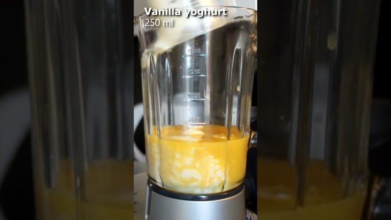 Banana smoothie #YouTubeCreatorCommunity #smoothoe #bananasmoothierecipe