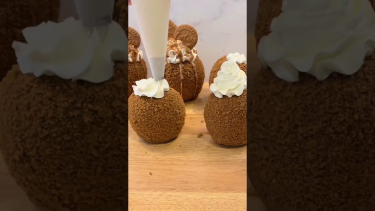 Cheesecake Stuffed Biscoff Apples #dessert #apples #cheesecake