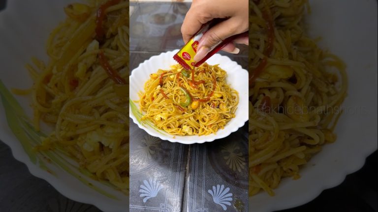￼ chicken chow🤤￼বাড়িতেই একদম ঝুরঝুরে দোকানের মত চিকেন চাউমিন বানালাম😋 #food #shorts