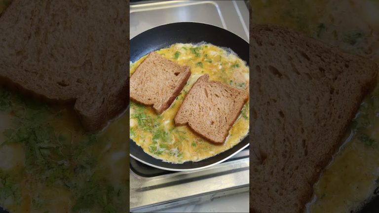 Egg Omlette with brown bread #youtubeshorts #food #homechores #weightlossjourney #diey  #recipe