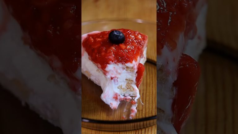 Marie Biscuit Cream dessert shorts|Instant Biscuit strawberry blueberry dessert#recipe#shorts#viral