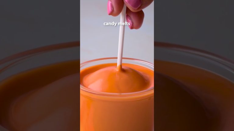 Pop into fall with bite-size pumpkin cake pops! 🎃🎂🍭