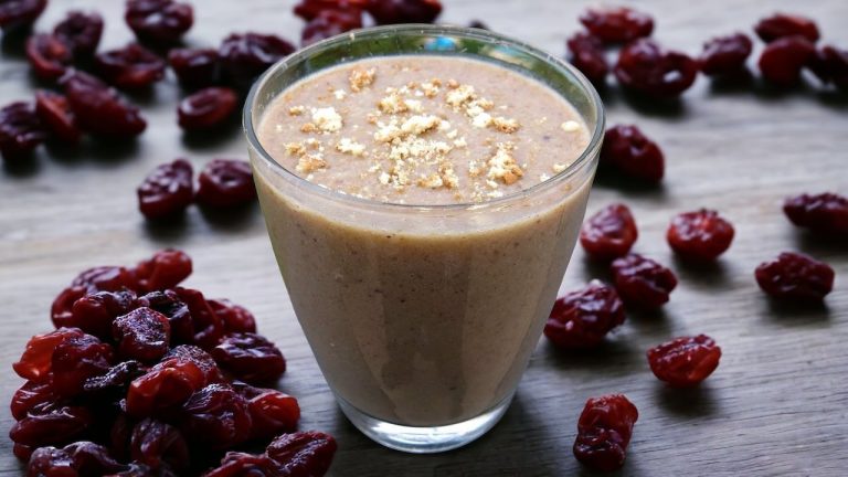 The Ultimate Cinnamon Raisin Bread Smoothie Recipe
