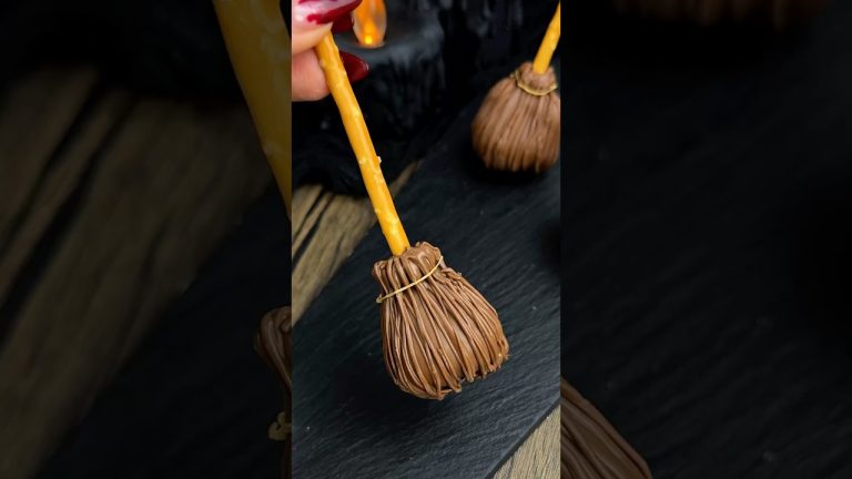 Halloween Treats #halloween #halloweenparty #strawberry #dessert #halloweenfood #spookyseason #witch