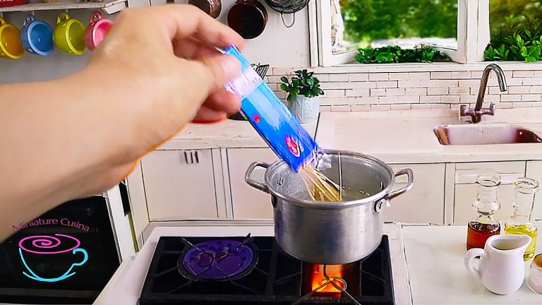 SALMON AND PASTA 🍝 Miniature Cooking KITCHEN TOY PLAY SET Christmas Recipe