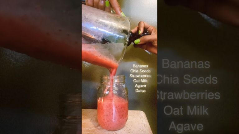 #smoothie #smoothierecipes #strawberrybenefits #chiaseeds #agave #dates #oatmilk #healthyrecipes