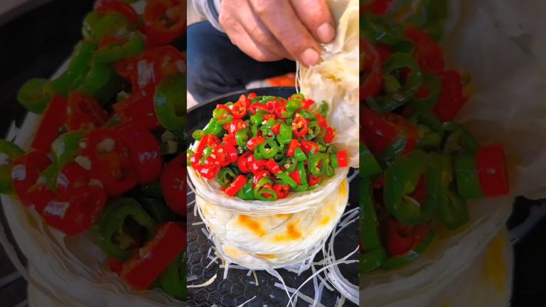 Chinese burger Fried pork with red pepper