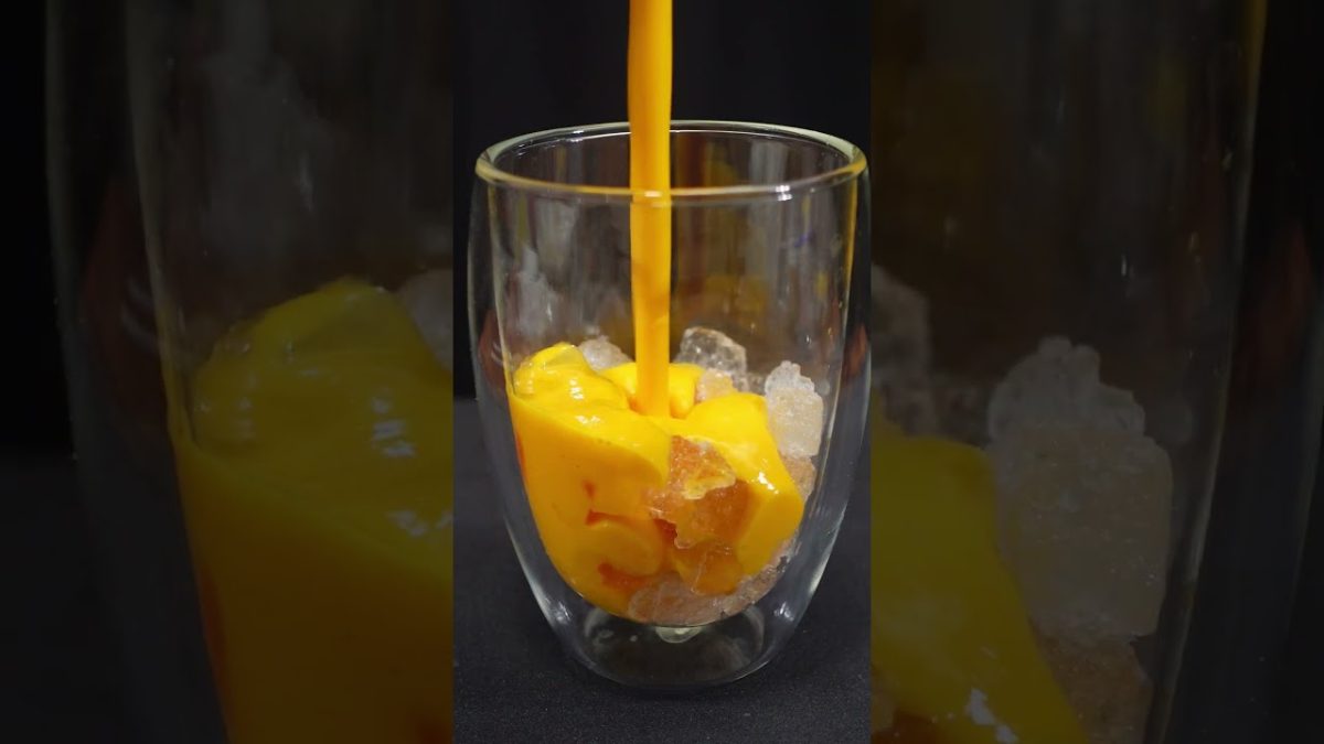 MANGO TURMERIC SMOOTHIE 🥭🥤delicious & nutrient-packed! #shorts #asmr #recipe