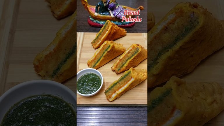 Bread pakoda recipe #shorts #youtubeshorts #viral #shortsfeed #trending #reels #shortvideo #short