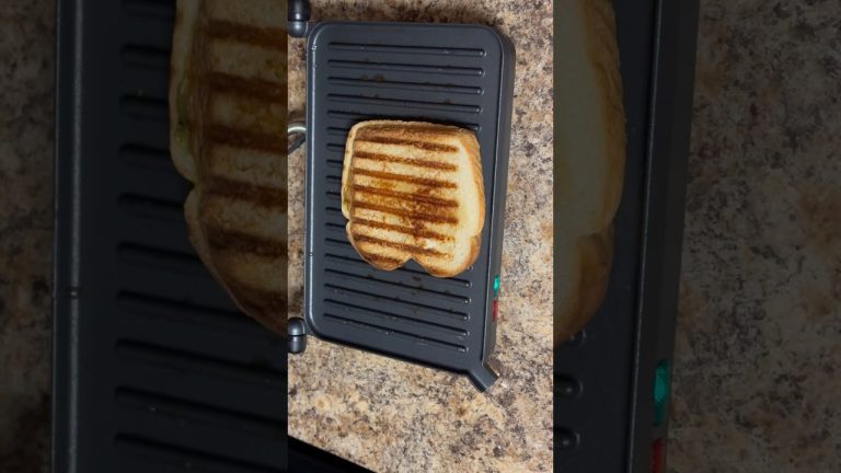 Chicken sandwich recipe for breakfast or snack #sandwich #chicken #bread ##recipe #snacks