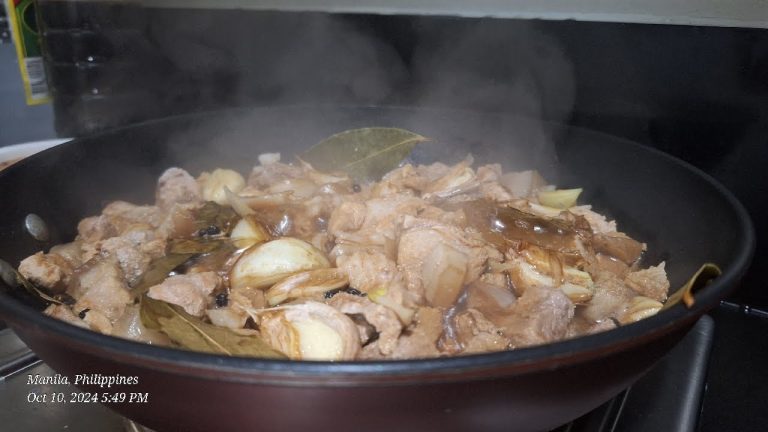 Filipina Cooking Pork Adobo | How She Prepare